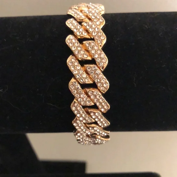 Elegant Gold Bracelet with Crystal Accents - Picture 8 of 10